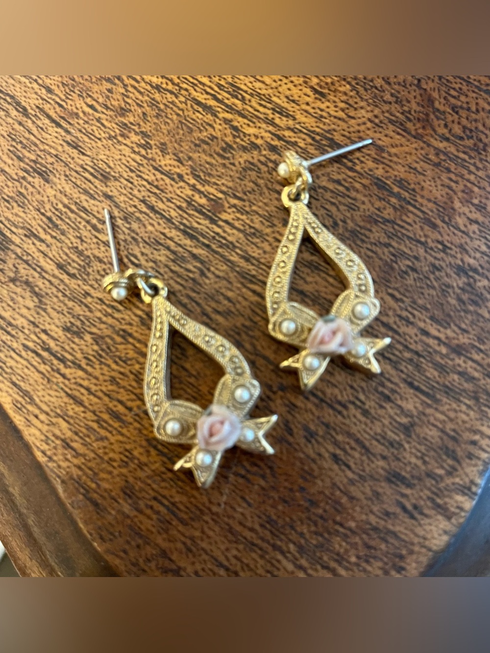 1928 Brand Vintage 80s Dangle Earrings with Faux Seed Pearls and Porcelain Roses - Picture 6 of 7